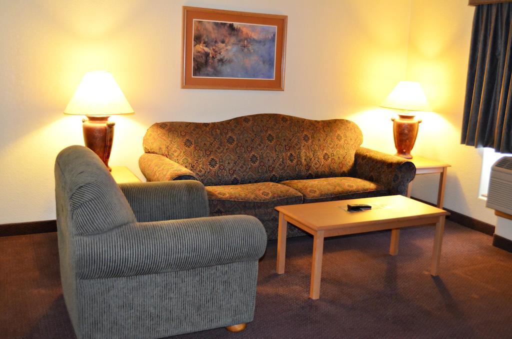 Fossil Creek Hotel & Suites Russell Bagian luar foto