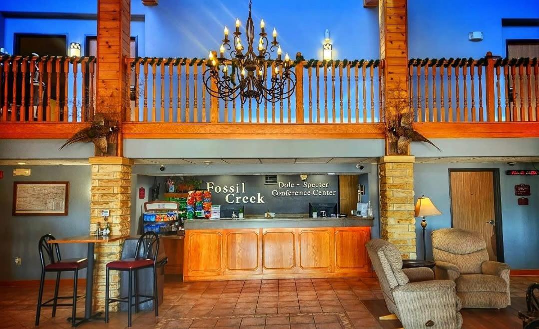 Fossil Creek Hotel & Suites Russell Bagian luar foto