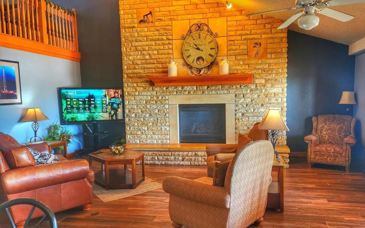 Fossil Creek Hotel & Suites Russell Bagian luar foto