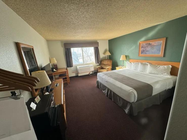 Fossil Creek Hotel & Suites Russell Bagian luar foto