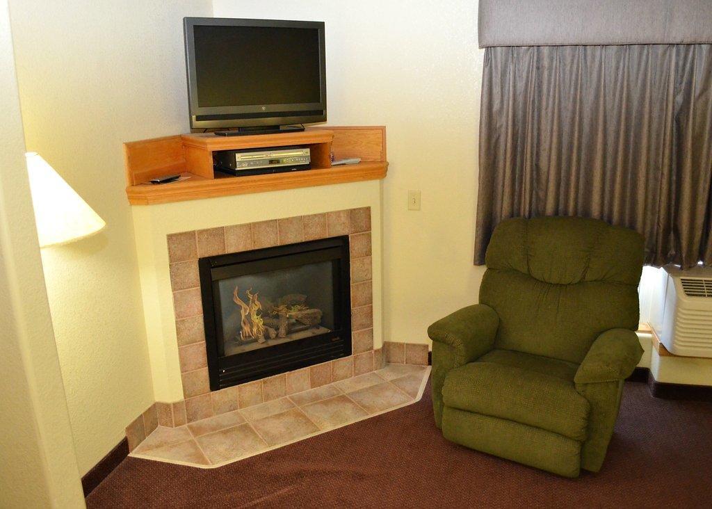 Fossil Creek Hotel & Suites Russell Bagian luar foto