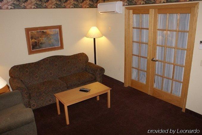 Fossil Creek Hotel & Suites Russell Ruang foto