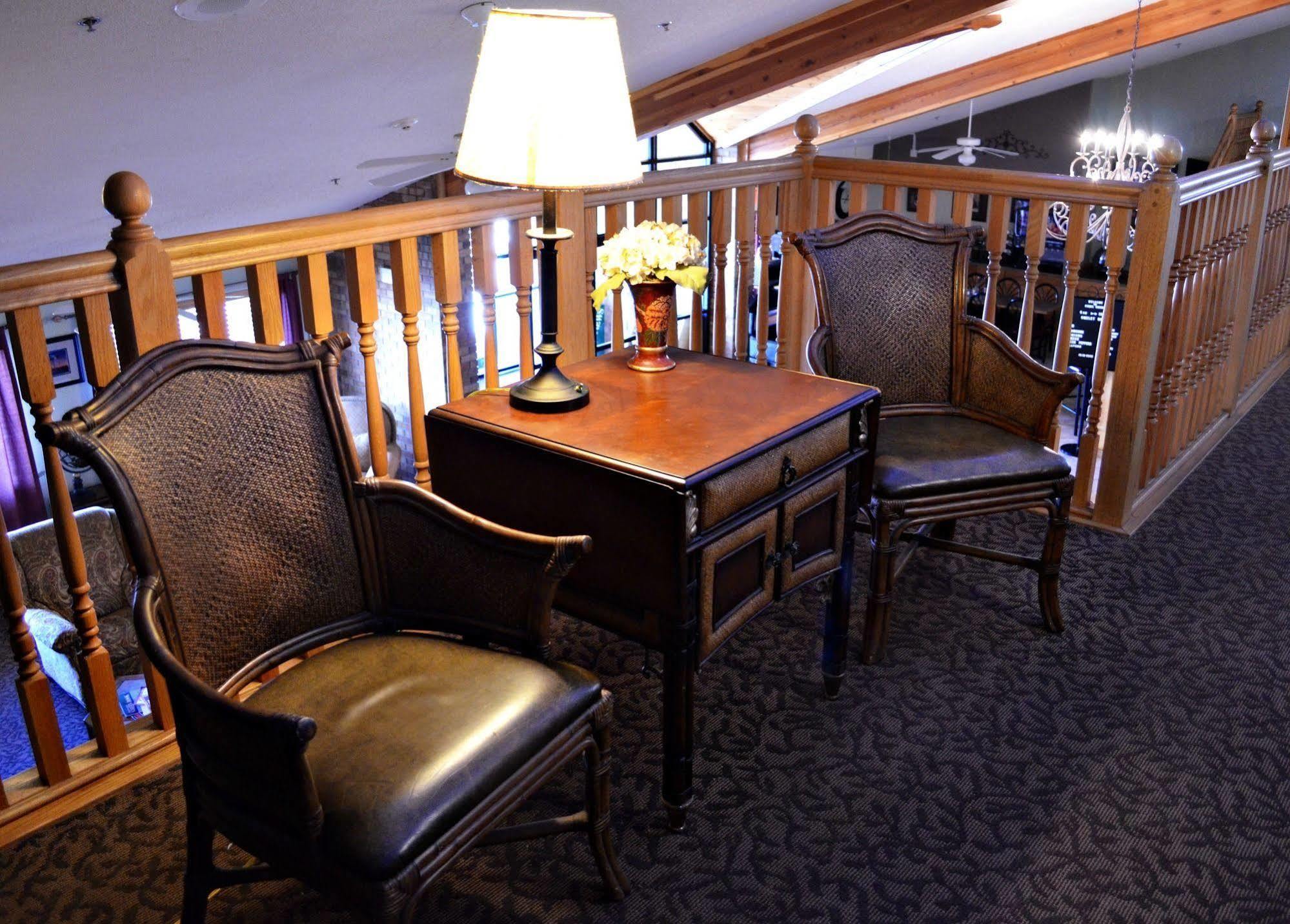 Fossil Creek Hotel & Suites Russell Bagian luar foto