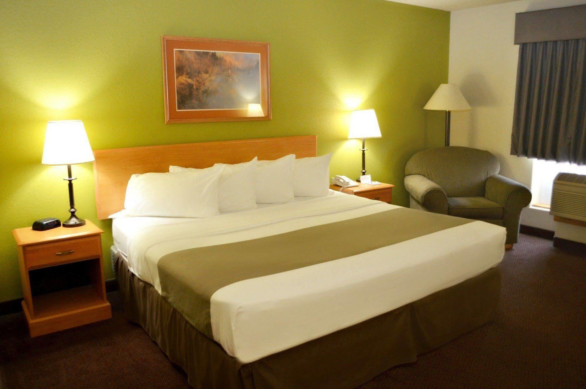 Fossil Creek Hotel & Suites Russell Bagian luar foto