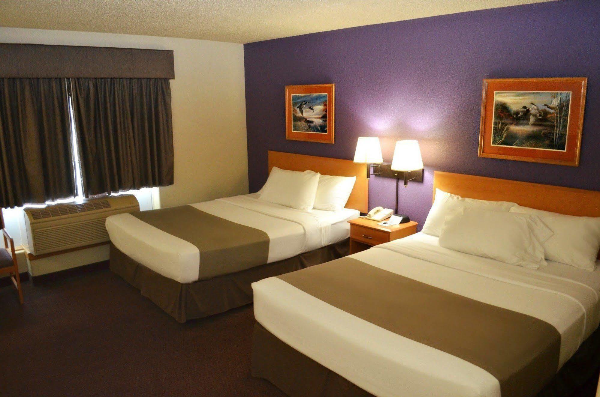 Fossil Creek Hotel & Suites Russell Bagian luar foto