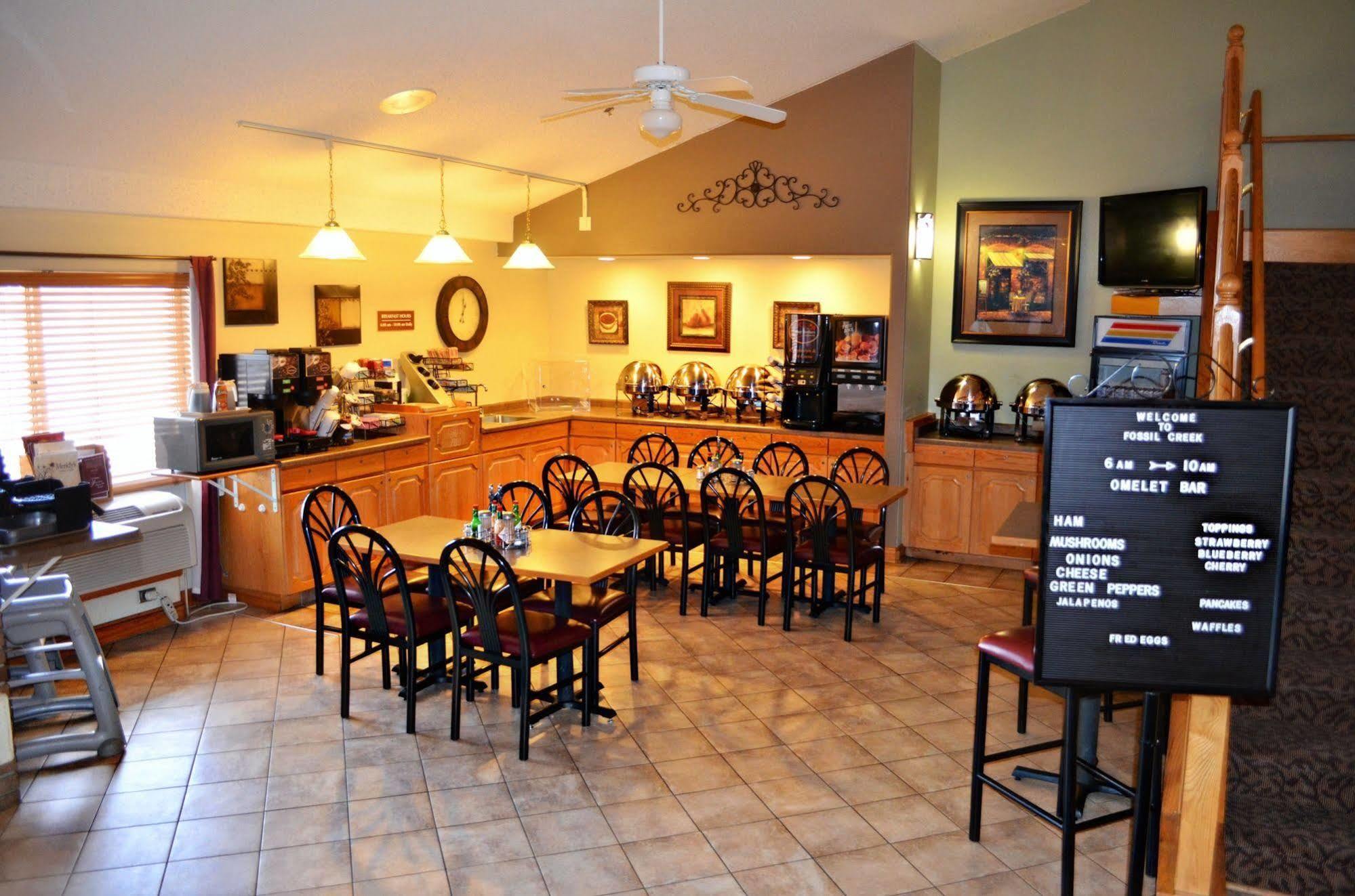 Fossil Creek Hotel & Suites Russell Bagian luar foto